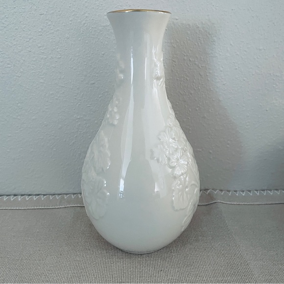 Lenox Countess Collection floral vase with gold trim 8” tall - Picture 8 of 9